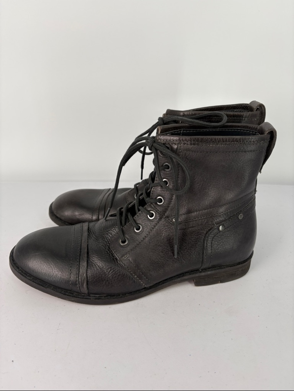 👞 Guess GMEAGAN Black Leather Lace-Up Combat Boots